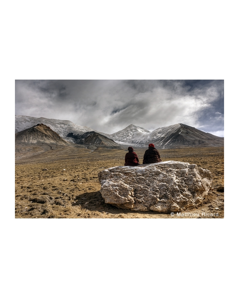 MR4447 Two Tibetan monks in front of the Amnye Machen Range